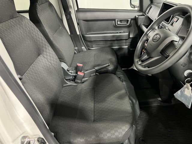 ハイゼットカーゴＤＸ　走行１０５６キロ／クリアランスソナーＲ８年式　禁煙車　ワンオーナー　一年保証・走行距離無制限　走行１０５６キロ　スマートアシスト　純正ゴムマット　クリアランスソナー　オートライト　アイドリングストップ　キーレス（埼玉県）の中古車