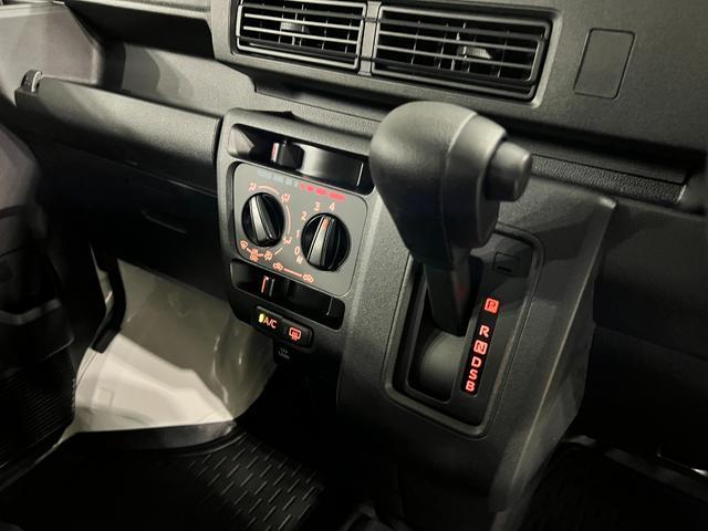ハイゼットカーゴＤＸ　走行１０５６キロ／クリアランスソナーＲ８年式　禁煙車　ワンオーナー　一年保証・走行距離無制限　走行１０５６キロ　スマートアシスト　純正ゴムマット　クリアランスソナー　オートライト　アイドリングストップ　キーレス（埼玉県）の中古車