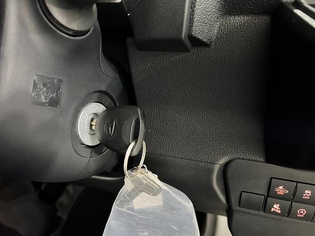 ハイゼットカーゴＤＸ　走行１０５６キロ／クリアランスソナーＲ８年式　禁煙車　ワンオーナー　一年保証・走行距離無制限　走行１０５６キロ　スマートアシスト　純正ゴムマット　クリアランスソナー　オートライト　アイドリングストップ　キーレス（埼玉県）の中古車