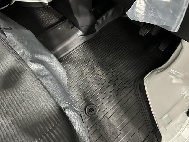 ハイゼットカーゴＤＸ　走行１０５６キロ／クリアランスソナーＲ８年式　禁煙車　ワンオーナー　一年保証・走行距離無制限　走行１０５６キロ　スマートアシスト　純正ゴムマット　クリアランスソナー　オートライト　アイドリングストップ　キーレス（埼玉県）の中古車