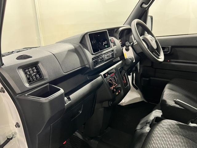 ハイゼットカーゴＤＸ　走行１０５６キロ／クリアランスソナーＲ８年式　禁煙車　ワンオーナー　一年保証・走行距離無制限　走行１０５６キロ　スマートアシスト　純正ゴムマット　クリアランスソナー　オートライト　アイドリングストップ　キーレス（埼玉県）の中古車