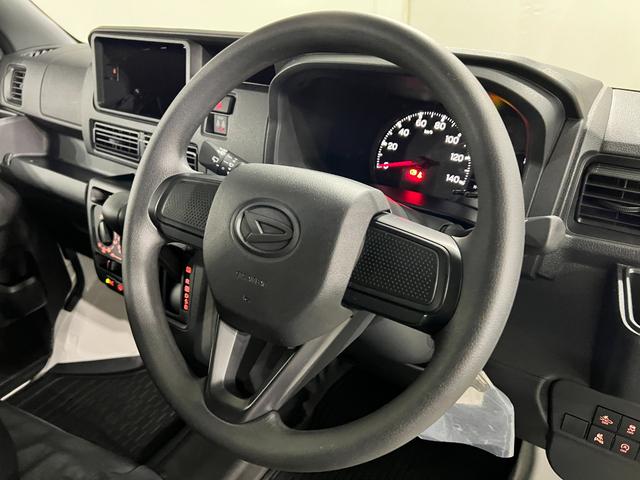 ハイゼットカーゴＤＸ　走行１０５６キロ／クリアランスソナーＲ８年式　禁煙車　ワンオーナー　一年保証・走行距離無制限　走行１０５６キロ　スマートアシスト　純正ゴムマット　クリアランスソナー　オートライト　アイドリングストップ　キーレス（埼玉県）の中古車
