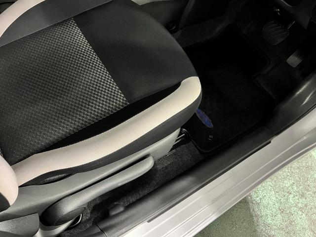 ノートX 走行27985キロ/クリアランスソナー一年保証・ 走行距離無制限 走行27985キロ 助手席エアバック 純正カーペットマット クリアランスソナー オートライト(埼玉県)の中古車