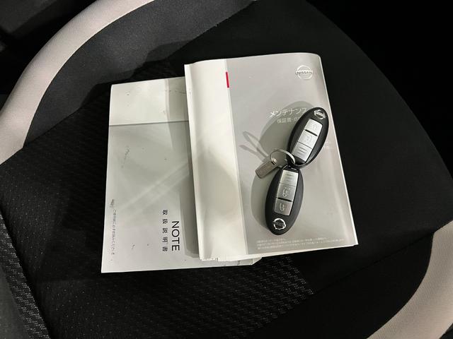 ノートX 走行27985キロ/クリアランスソナー一年保証・ 走行距離無制限 走行27985キロ 助手席エアバック 純正カーペットマット クリアランスソナー オートライト(埼玉県)の中古車