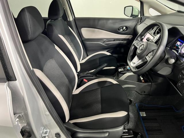 ノートｅ−パワー　Ｘ　走行２５６５８キロ／車検整備付／全周囲カメラ一年保証・走行距離無制限　走行２５６５８キロ　フルセグナビ　Ｂｌｕｅｔｏｏｔｈ　全周囲カメラ　ＥＴＣ　オートライト　ＬＥＤヘッドライト　ＤＶＤ（埼玉県）の中古車