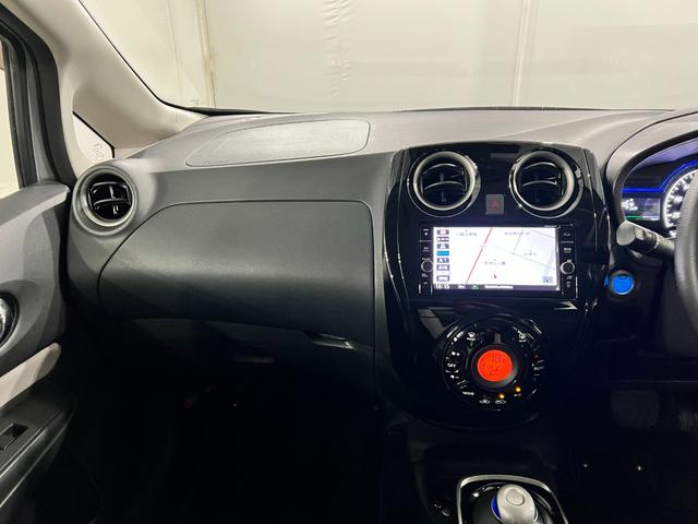 ノートｅ−パワー　Ｘ　走行２５６５８キロ／車検整備付／全周囲カメラ一年保証・走行距離無制限　走行２５６５８キロ　フルセグナビ　Ｂｌｕｅｔｏｏｔｈ　全周囲カメラ　ＥＴＣ　オートライト　ＬＥＤヘッドライト　ＤＶＤ（埼玉県）の中古車