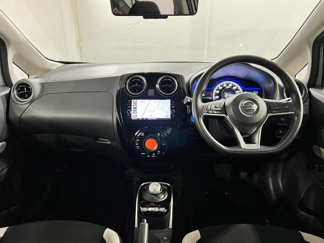 ノートｅ−パワー　Ｘ　走行２５６５８キロ／車検整備付／全周囲カメラ一年保証・走行距離無制限　走行２５６５８キロ　フルセグナビ　Ｂｌｕｅｔｏｏｔｈ　全周囲カメラ　ＥＴＣ　オートライト　ＬＥＤヘッドライト　ＤＶＤ（埼玉県）の中古車