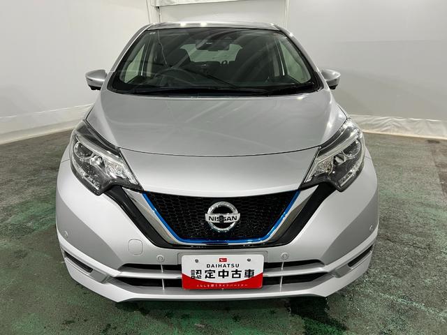 ノートｅ−パワー　Ｘ　走行２５６５８キロ／車検整備付／全周囲カメラ一年保証・走行距離無制限　走行２５６５８キロ　フルセグナビ　Ｂｌｕｅｔｏｏｔｈ　全周囲カメラ　ＥＴＣ　オートライト　ＬＥＤヘッドライト　ＤＶＤ（埼玉県）の中古車
