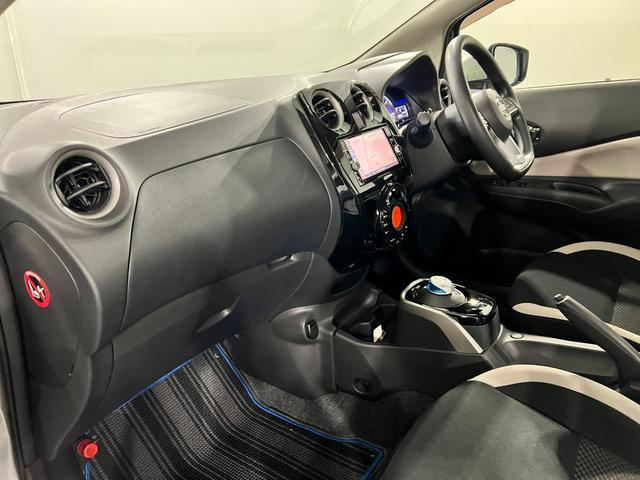 ノートｅ−パワー　Ｘ　走行２５６５８キロ／車検整備付／全周囲カメラ一年保証・走行距離無制限　走行２５６５８キロ　フルセグナビ　Ｂｌｕｅｔｏｏｔｈ　全周囲カメラ　ＥＴＣ　オートライト　ＬＥＤヘッドライト　ＤＶＤ（埼玉県）の中古車