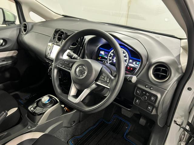ノートｅ−パワー　Ｘ　走行２５６５８キロ／車検整備付／全周囲カメラ一年保証・走行距離無制限　走行２５６５８キロ　フルセグナビ　Ｂｌｕｅｔｏｏｔｈ　全周囲カメラ　ＥＴＣ　オートライト　ＬＥＤヘッドライト　ＤＶＤ（埼玉県）の中古車