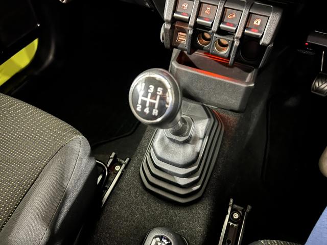 ジムニーＸＣ　修復歴／４ＷＤ／ＭＴ車／走行６３０６９キロ／ＤＡ１年保証距離無制限　走行距離６３０６９キロ　ディスプレイオーディオ　バックカメラ　前後ドラレコ　純正マット　サイドエアバッグ　ＬＥＤヘッドランプ　シートヒーター（埼玉県）の中古車