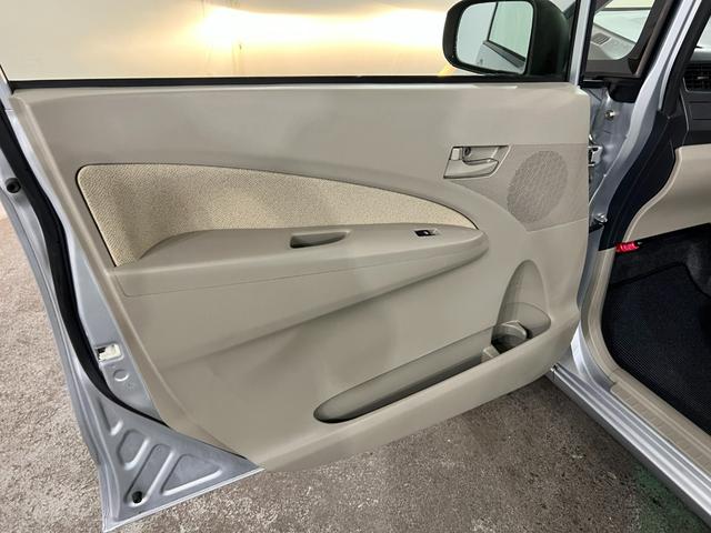 ムーヴＬ　雹害／車検整備付／走行７０９２６キロ／ＣＤチューナー１年保証距離無制限　走行距離７０９２６キロ　ＣＤチューナー　純正マット　助手席エアバッグ　ベンチシート　オートエアコン　電動格納式ドアミラー（埼玉県）の中古車