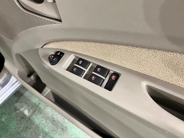ムーヴＬ　雹害／車検整備付／走行７０９２６キロ／ＣＤチューナー１年保証距離無制限　走行距離７０９２６キロ　ＣＤチューナー　純正マット　助手席エアバッグ　ベンチシート　オートエアコン　電動格納式ドアミラー（埼玉県）の中古車