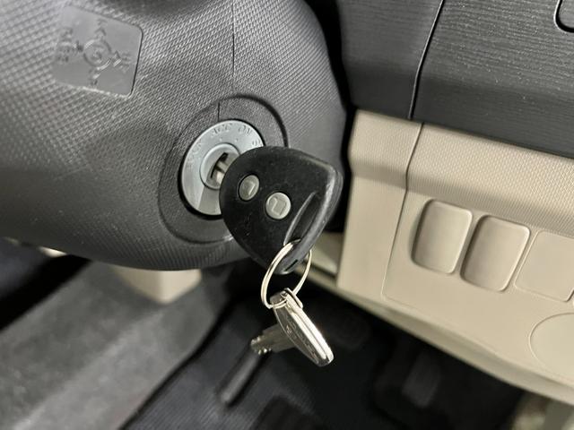 ムーヴＬ　雹害／車検整備付／走行７０９２６キロ／ＣＤチューナー１年保証距離無制限　走行距離７０９２６キロ　ＣＤチューナー　純正マット　助手席エアバッグ　ベンチシート　オートエアコン　電動格納式ドアミラー（埼玉県）の中古車