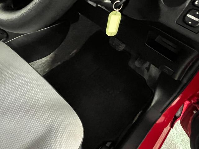 ヴィッツＦ　走行５２１３１キロ／ワンセグナビ／電動格納式ドアミラー１年保証距離無制限　走行距離５２１３１キロ　ワンセグナビ　バックカメラ　純正マット　助手席エアバッグ　電動格納式ドアミラー　キーレス（埼玉県）の中古車