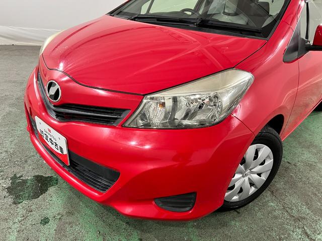 ヴィッツＦ　走行５２１３１キロ／ワンセグナビ／電動格納式ドアミラー１年保証距離無制限　走行距離５２１３１キロ　ワンセグナビ　バックカメラ　純正マット　助手席エアバッグ　電動格納式ドアミラー　キーレス（埼玉県）の中古車