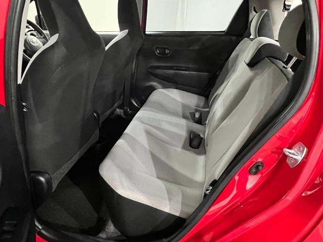 ヴィッツＦ　走行５２１３１キロ／ワンセグナビ／電動格納式ドアミラー１年保証距離無制限　走行距離５２１３１キロ　ワンセグナビ　バックカメラ　純正マット　助手席エアバッグ　電動格納式ドアミラー　キーレス（埼玉県）の中古車