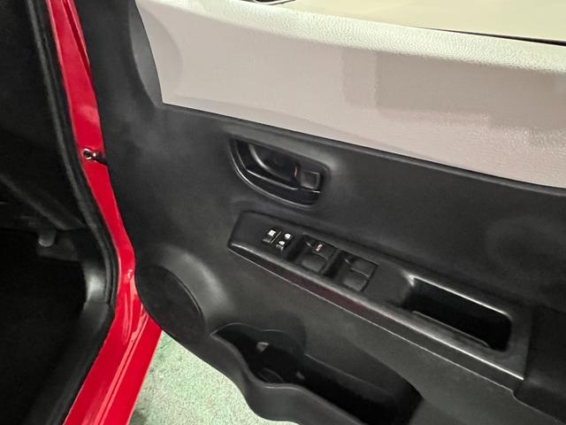ヴィッツＦ　走行５２１３１キロ／ワンセグナビ／電動格納式ドアミラー１年保証距離無制限　走行距離５２１３１キロ　ワンセグナビ　バックカメラ　純正マット　助手席エアバッグ　電動格納式ドアミラー　キーレス（埼玉県）の中古車