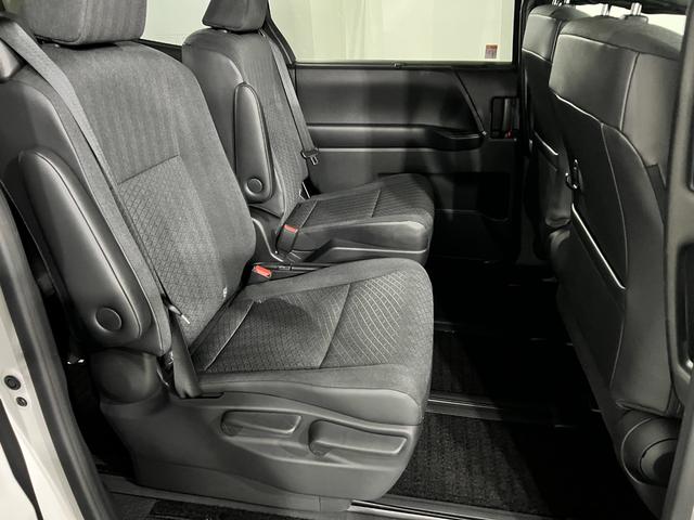 ノアハイブリッドＧ　走行１８３９０キロ／４ＷＤ／ナビ／Ｂカメラ一年保証・走行距離無制限　フルセグナビ　Ｂｌｕｅｔｏｏｔｈ　バックカメラ　ＥＴＣ　オートライト　ＬＥＤヘッドライト　両側電動スライドドア（埼玉県）の中古車