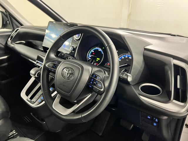 ノアハイブリッドＧ　走行１８３９０キロ／４ＷＤ／ナビ／Ｂカメラ一年保証・走行距離無制限　フルセグナビ　Ｂｌｕｅｔｏｏｔｈ　バックカメラ　ＥＴＣ　オートライト　ＬＥＤヘッドライト　両側電動スライドドア（埼玉県）の中古車