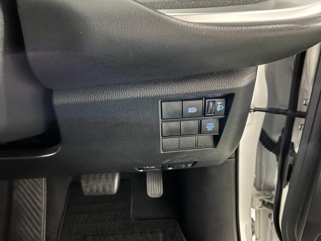 ノアハイブリッドＧ　走行１８３９０キロ／４ＷＤ／ナビ／Ｂカメラ一年保証・走行距離無制限　フルセグナビ　Ｂｌｕｅｔｏｏｔｈ　バックカメラ　ＥＴＣ　オートライト　ＬＥＤヘッドライト　両側電動スライドドア（埼玉県）の中古車