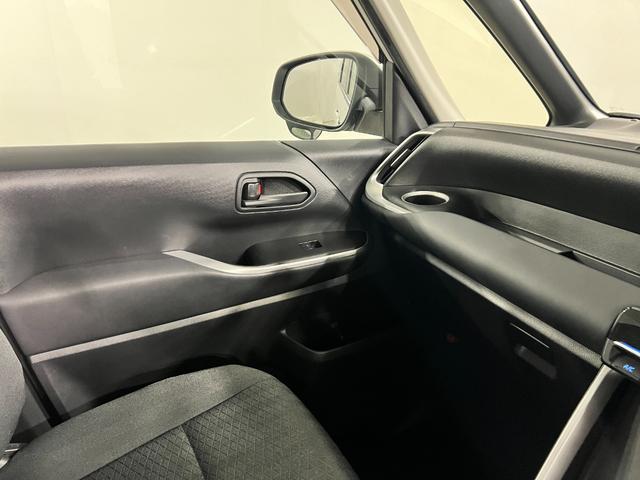 ノアハイブリッドＧ　走行１８３９０キロ／４ＷＤ／ナビ／Ｂカメラ一年保証・走行距離無制限　フルセグナビ　Ｂｌｕｅｔｏｏｔｈ　バックカメラ　ＥＴＣ　オートライト　ＬＥＤヘッドライト　両側電動スライドドア（埼玉県）の中古車