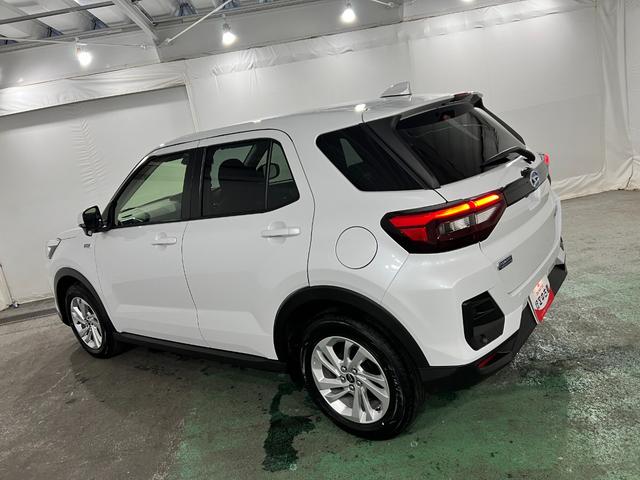 ロッキーＸ　ＨＥＶ　走行２５６３キロ／ＬＥＤヘッドランプ／マット１年保証距離無制限　走行距離２５６３キロ　純正マット　サイドエアバッグ　ＬＥＤヘッドランプ　電動パーキングブレーキ　オート格納式ドアミラー（埼玉県）の中古車