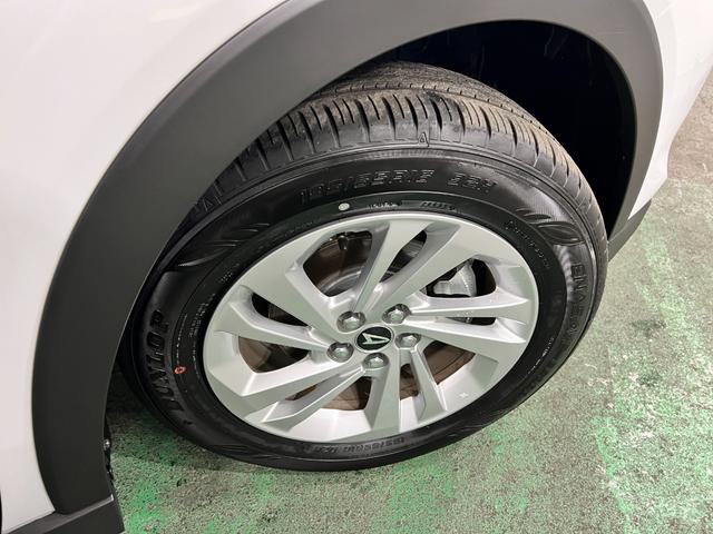 ロッキーＸ　ＨＥＶ　走行２５６３キロ／ＬＥＤヘッドランプ／マット１年保証距離無制限　走行距離２５６３キロ　純正マット　サイドエアバッグ　ＬＥＤヘッドランプ　電動パーキングブレーキ　オート格納式ドアミラー（埼玉県）の中古車