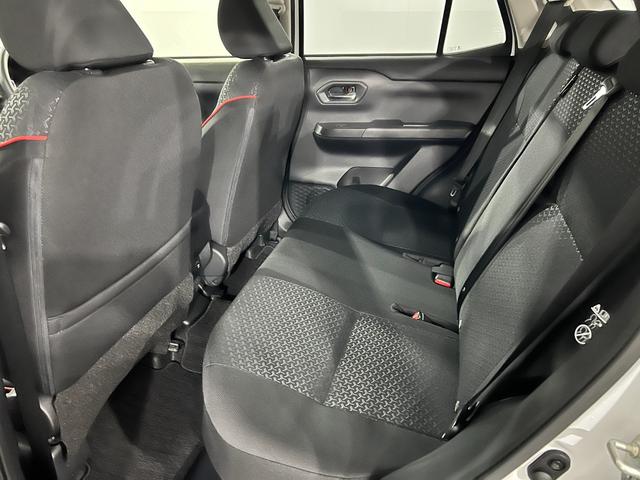 ロッキーＸ　ＨＥＶ　走行２５６３キロ／ＬＥＤヘッドランプ／マット１年保証距離無制限　走行距離２５６３キロ　純正マット　サイドエアバッグ　ＬＥＤヘッドランプ　電動パーキングブレーキ　オート格納式ドアミラー（埼玉県）の中古車