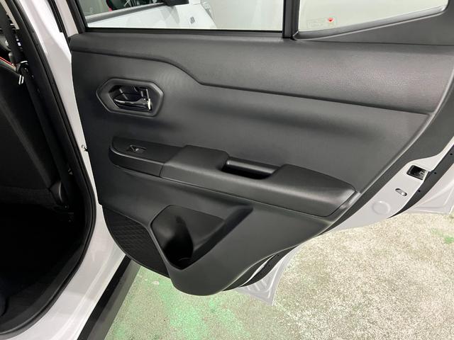 ロッキーＸ　ＨＥＶ　走行２５６３キロ／ＬＥＤヘッドランプ／マット１年保証距離無制限　走行距離２５６３キロ　純正マット　サイドエアバッグ　ＬＥＤヘッドランプ　電動パーキングブレーキ　オート格納式ドアミラー（埼玉県）の中古車