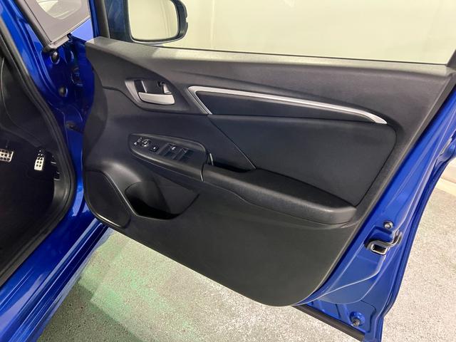 フィット１３Ｇ・Ｓパッケージ　走行７２７０３キロ／ナビ／バックカメラ一年保証・走行距離無制限　ワンセグナビ　Ｂｌｕｅｔｏｏｔｈ　バックカメラ　ＥＴＣ　オートライト　ＬＥＤヘッドライト　サイドエアバック（埼玉県）の中古車