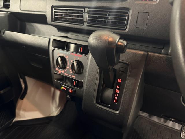 ハイゼットカーゴDX 走行43388キロ/車検整備付/ナビ/バックカメラ一年保証・走行距離無制限 ワンセグナビ バックカメラ ドラレコ クリアランスソナー オートライト アイドリングストップ(埼玉県)の中古車