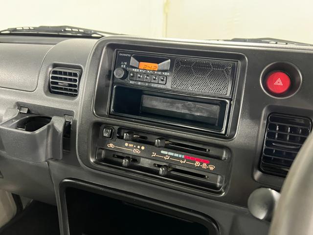 ハイゼットトラックスペシャル　農用パック　走行３５５７７キロ／４ＷＤ／５速ＭＴ一年保証・走行距離無制限　助手席エアバック　純正カーペットマット　キズ　凹み　シート破れ　４ＷＤ　５速マニュアル　ＡＭＦＭラジオ（埼玉県）の中古車