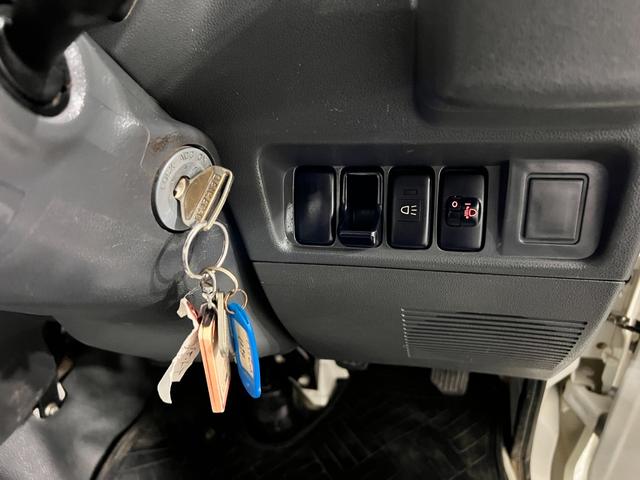 ハイゼットトラックスペシャル　農用パック　走行３５５７７キロ／４ＷＤ／５速ＭＴ一年保証・走行距離無制限　助手席エアバック　純正カーペットマット　キズ　凹み　シート破れ　４ＷＤ　５速マニュアル　ＡＭＦＭラジオ（埼玉県）の中古車