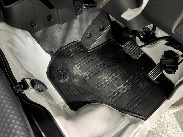 ハイゼットトラックスタンダード 走行1690キロ/オートライト/純正マット1年保証距離無制限 走行距離1690キロ 純正フロアマット 助手席エアバック クリアランスソナー オートライト アイドリングストップ(埼玉県)の中古車