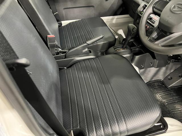 ハイゼットトラックスタンダード 走行1690キロ/オートライト/純正マット1年保証距離無制限 走行距離1690キロ 純正フロアマット 助手席エアバック クリアランスソナー オートライト アイドリングストップ(埼玉県)の中古車