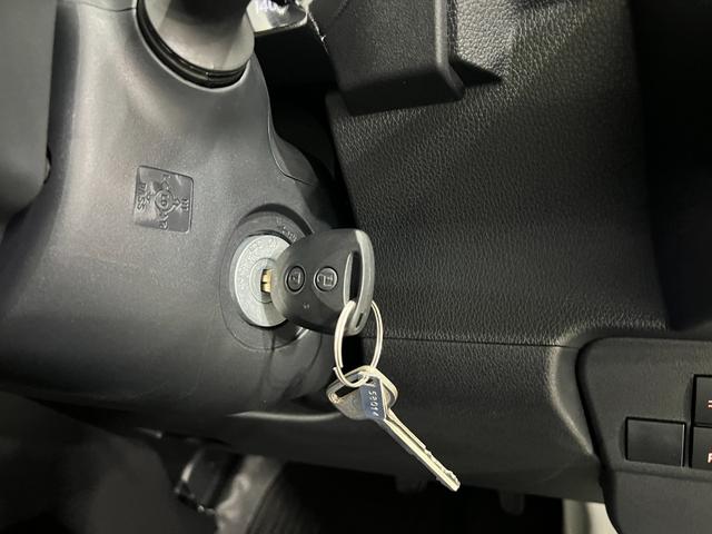 ハイゼットカーゴＤＸ　走行１２７５キロ／オートライト／純正フロアマット１年保証距離無制限　走行距離１２７５キロ　純正フロアマット　助手席エアバック　クリアランスソナー　オートライト　アイドリングストップ（埼玉県）の中古車