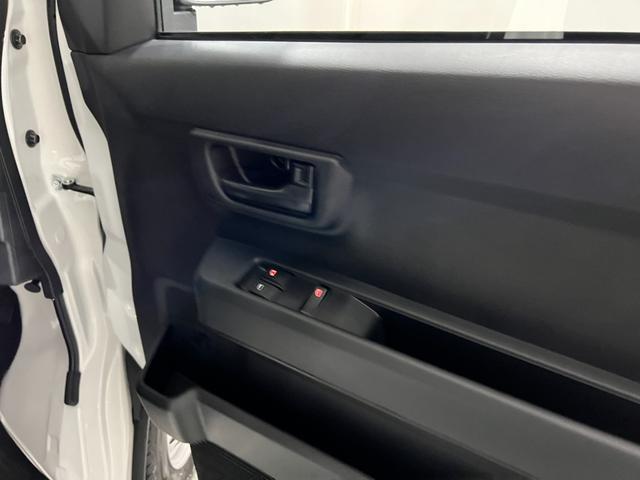 ハイゼットカーゴＤＸ　走行１２７５キロ／オートライト／純正フロアマット１年保証距離無制限　走行距離１２７５キロ　純正フロアマット　助手席エアバック　クリアランスソナー　オートライト　アイドリングストップ（埼玉県）の中古車
