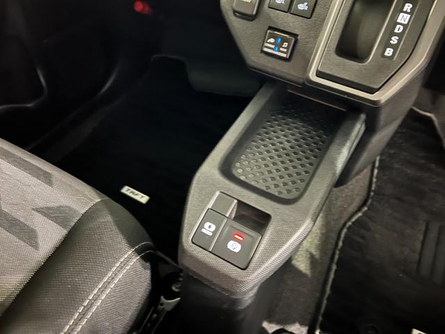 タフトGターボ クロムベンチャー 車検整備付/走行63064キロ1年保証距離無制限 走行距離63064キロ 純正フルセグナビ バックカメラ ドラレコ 純正マット サイドエアバッグ LEDヘッドランプ アイドリングストップ シートヒーター オート格納式ドアミラー(埼玉県)の中古車