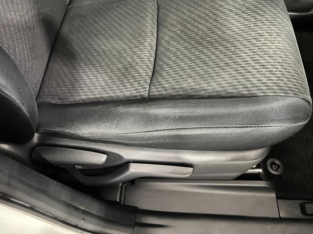 ラクティスG 車検整備付/走行50004キロ/CDチューナー/1年保証距離無制限 走行距離50004キロ CDチューナー 純正マット 助手席エアバッグ オートライト クルコン プッシュボタンスタート 電動格納式ドアミラー(埼玉県)の中古車