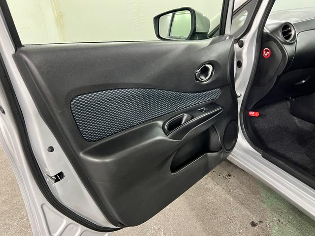 ノートX 走行81727キロ/フルセグナビ/全周囲カメラ1年保証距離無制限 走行距離81727キロ フルセグナビ 全周囲カメラ ブルートゥース 純正マット 助手席エアバッグ オートライト(埼玉県)の中古車