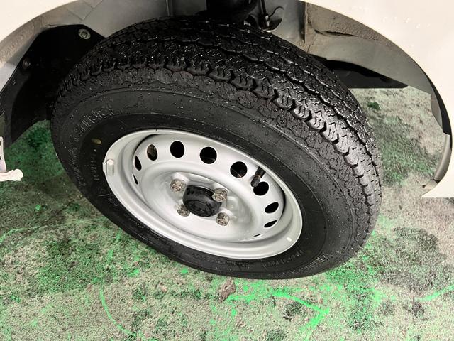 ハイゼットトラックEXT 4WD/車検整備付/走行1933キロ/CDチューナー1年保証距離無制限 走行距離1933キロ 4WD 車検整備付 CDチューナー 純正フロアマット 荷台作業灯 マニュアルエアコン(埼玉県)の中古車