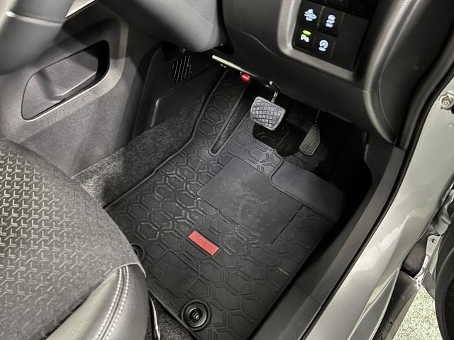 ロッキープレミアム　雹害／車検整備付／走行４３２８９キロ／９型ナビ純正フルセグナビ　パノラマモニター　ドラレコ　純正マット　サイドエアバッグ　ＬＥＤヘッドランプ　アイドリングストップ　シートヒーター　キーフリー　１年保証距離無制限　走行距離４３２８９キロ（東京都）の中古車