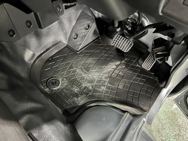 ハイゼットトラックジャンボエクストラ　車検整備付／走行２６８８０キロ／純正ナビ１年保証距離無制限　走行距離２６８８０キロ　純正フルセグナビ　ブルートゥース　ドラレコ　純正マット　クリアランスソナー　オートライト　ＬＥＤヘッドランプ　アイドリングストップ　大型ＬＥＤ荷台作業灯（埼玉県）の中古車
