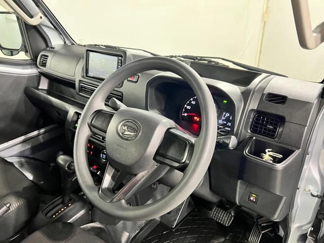 ハイゼットトラックジャンボエクストラ　車検整備付／走行２６８８０キロ／純正ナビ１年保証距離無制限　走行距離２６８８０キロ　純正フルセグナビ　ブルートゥース　ドラレコ　純正マット　クリアランスソナー　オートライト　ＬＥＤヘッドランプ　アイドリングストップ　大型ＬＥＤ荷台作業灯（埼玉県）の中古車