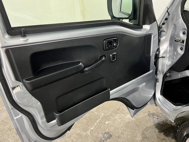 ハイゼットトラックジャンボエクストラ　車検整備付／走行２６８８０キロ／純正ナビ１年保証距離無制限　走行距離２６８８０キロ　純正フルセグナビ　ブルートゥース　ドラレコ　純正マット　クリアランスソナー　オートライト　ＬＥＤヘッドランプ　アイドリングストップ　大型ＬＥＤ荷台作業灯（埼玉県）の中古車