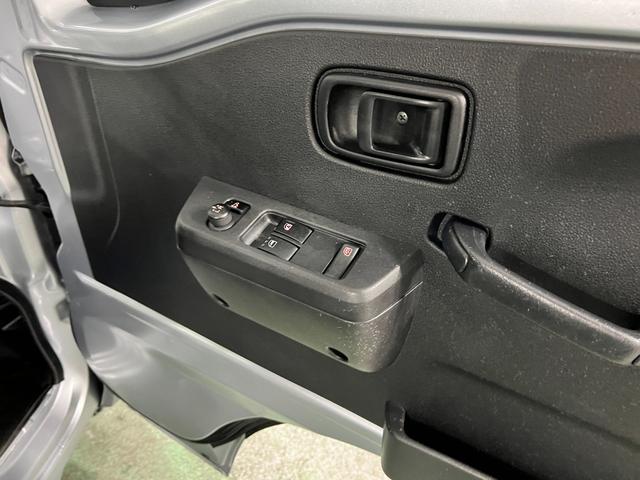 ハイゼットトラックジャンボエクストラ　車検整備付／走行２６８８０キロ／純正ナビ１年保証距離無制限　走行距離２６８８０キロ　純正フルセグナビ　ブルートゥース　ドラレコ　純正マット　クリアランスソナー　オートライト　ＬＥＤヘッドランプ　アイドリングストップ　大型ＬＥＤ荷台作業灯（埼玉県）の中古車