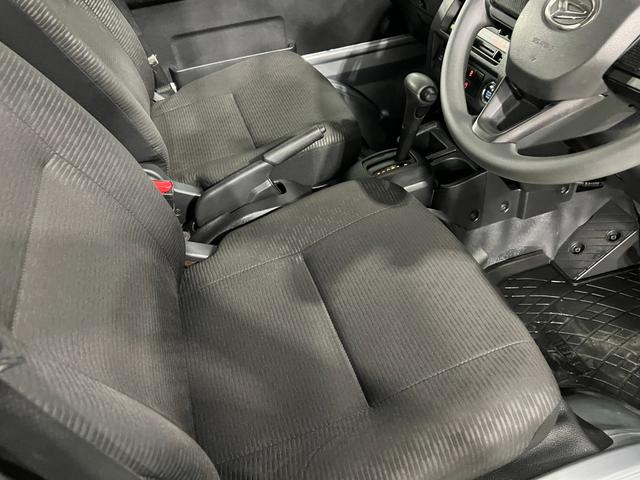 ハイゼットトラックジャンボエクストラ　車検整備付／走行２６８８０キロ／純正ナビ１年保証距離無制限　走行距離２６８８０キロ　純正フルセグナビ　ブルートゥース　ドラレコ　純正マット　クリアランスソナー　オートライト　ＬＥＤヘッドランプ　アイドリングストップ　大型ＬＥＤ荷台作業灯（埼玉県）の中古車