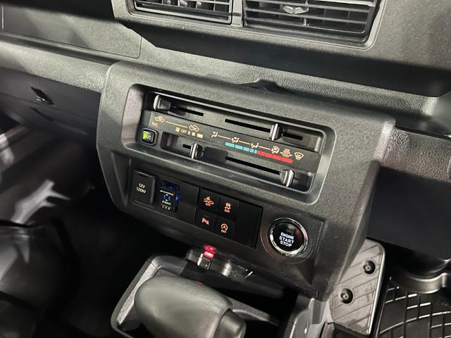 ハイゼットトラックジャンボエクストラ　車検整備付／走行２６８８０キロ／純正ナビ１年保証距離無制限　走行距離２６８８０キロ　純正フルセグナビ　ブルートゥース　ドラレコ　純正マット　クリアランスソナー　オートライト　ＬＥＤヘッドランプ　アイドリングストップ　大型ＬＥＤ荷台作業灯（埼玉県）の中古車
