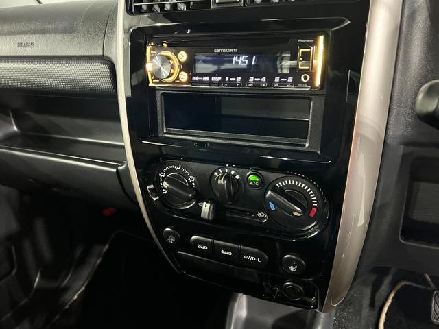 ジムニーランドベンチャー　車検整備付／４ＷＤ／ＭＴ／オーディオ１年保証距離無制限　走行距離４４０１１キロ　車検整備付　４ＷＤ　５速マニュアル　ＣＤオーディオ　マット　マニュアルエアコン（埼玉県）の中古車